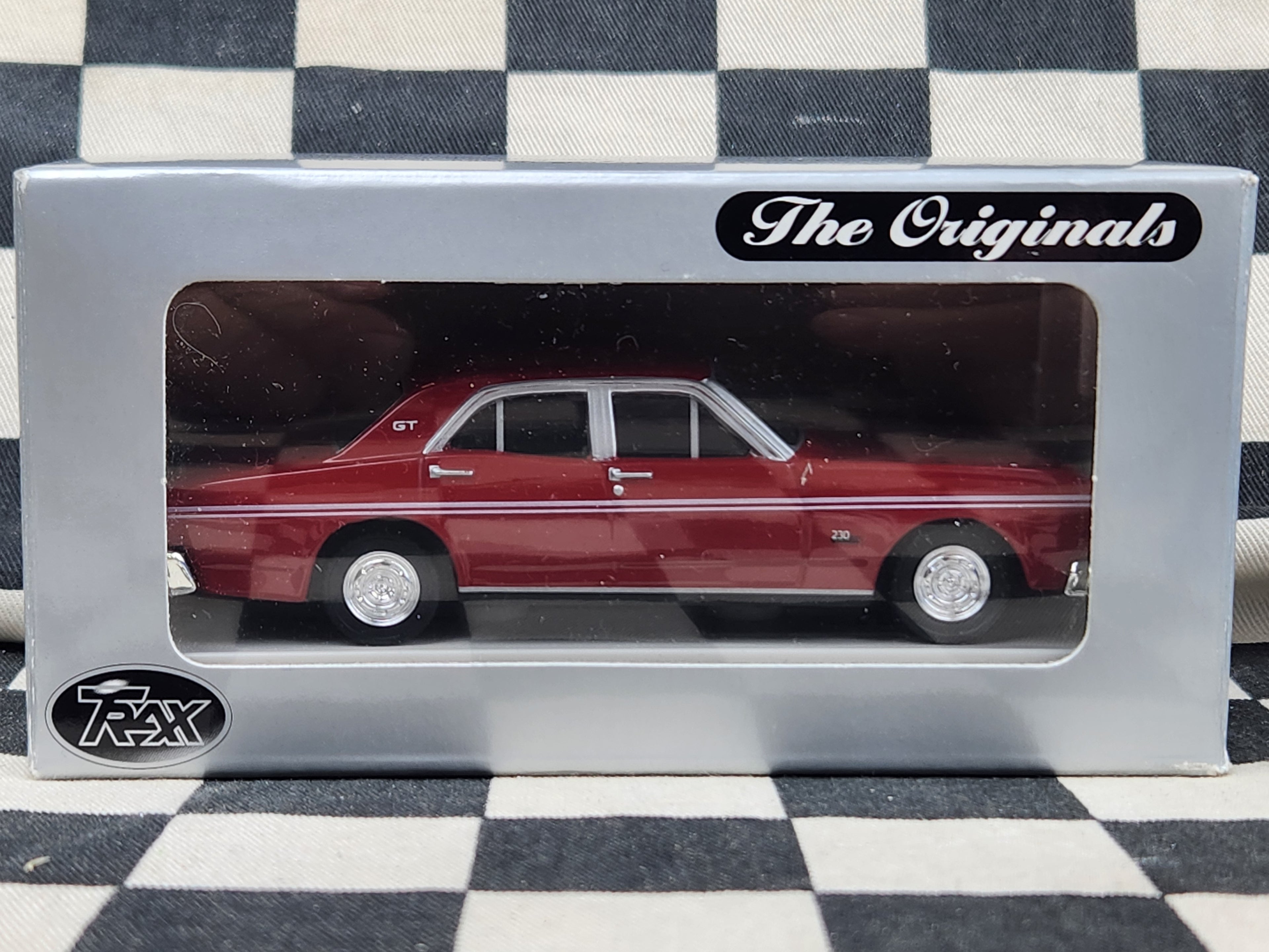 Trax 1/43 Ford XT GT Falcon  Candy Apple Red TR24D