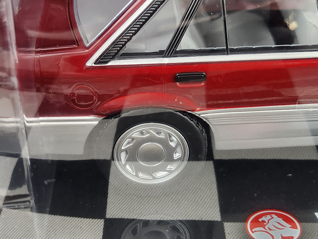 DDA Collectables 1:24 Holden VL Calais Red/Silver