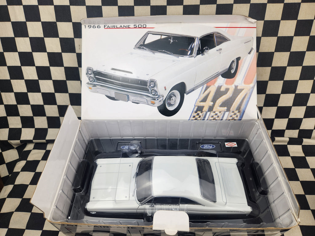 Gmp 1/18 1966 Ford Fairlane 500 427 White