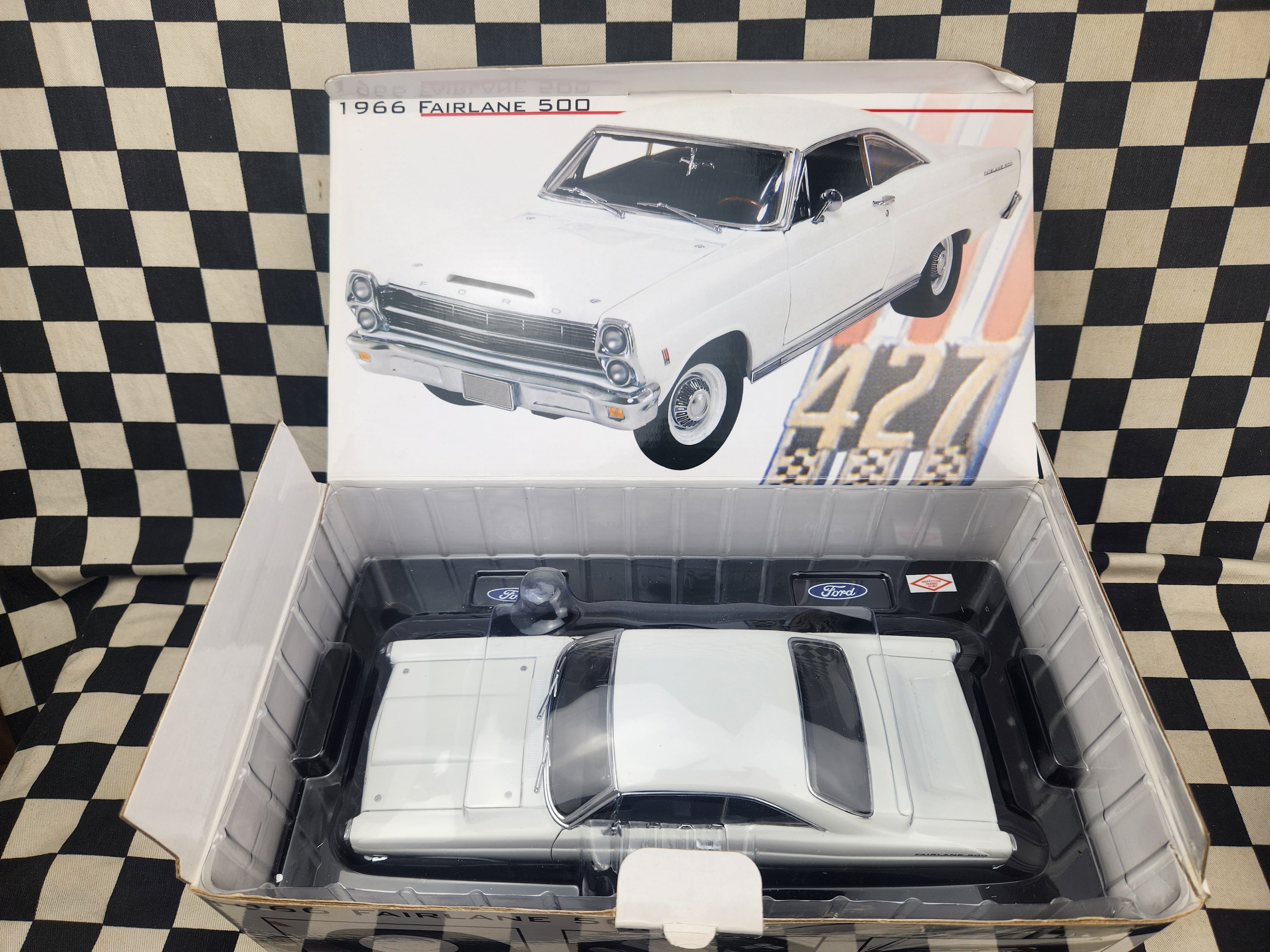 Gmp 1/18 1966 Ford Fairlane 500 427 White
