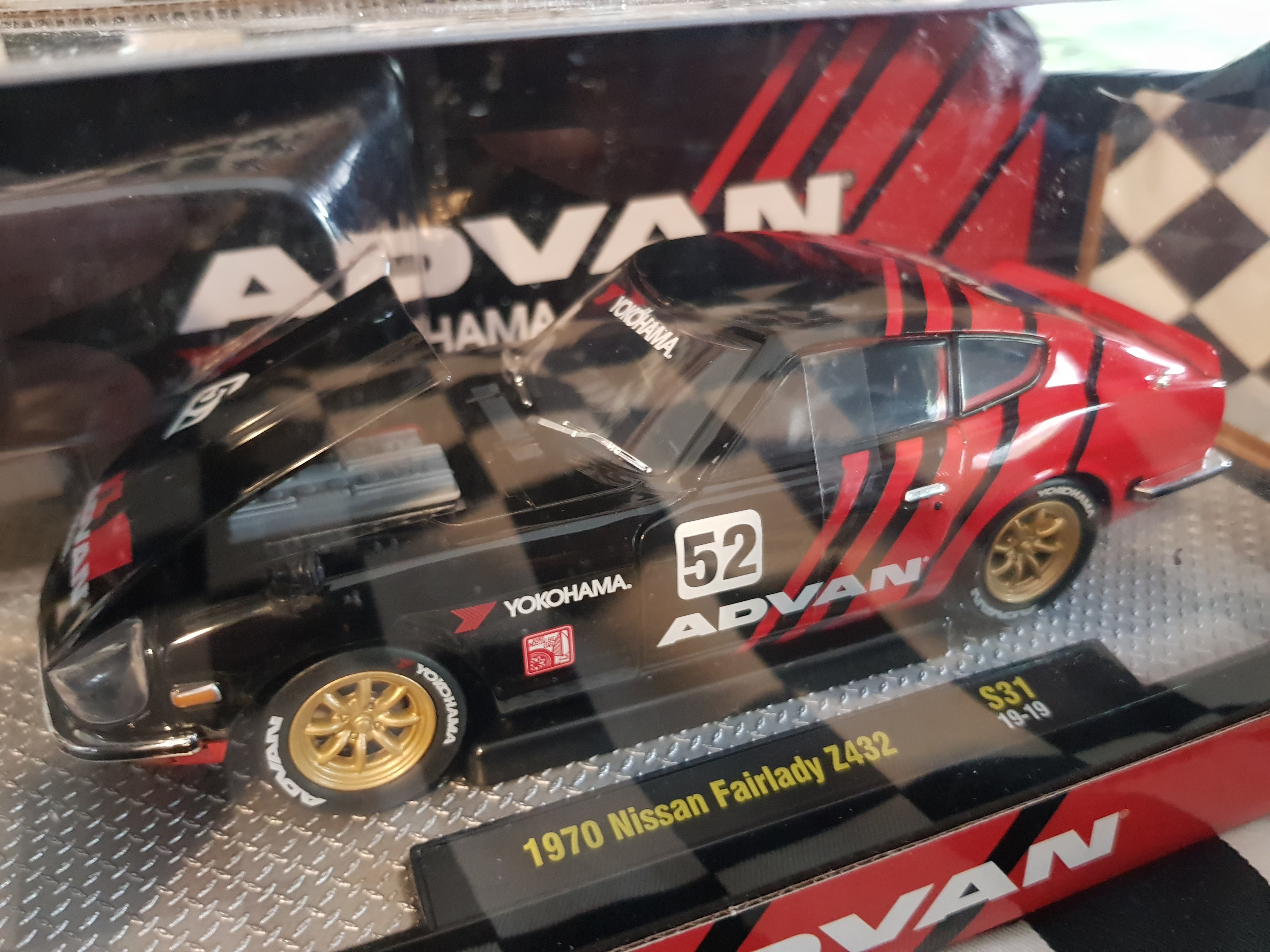 M2 Machines 1:24  Yokohama Advan 1970 Nissan Fairlady Z 432 Limited Edition