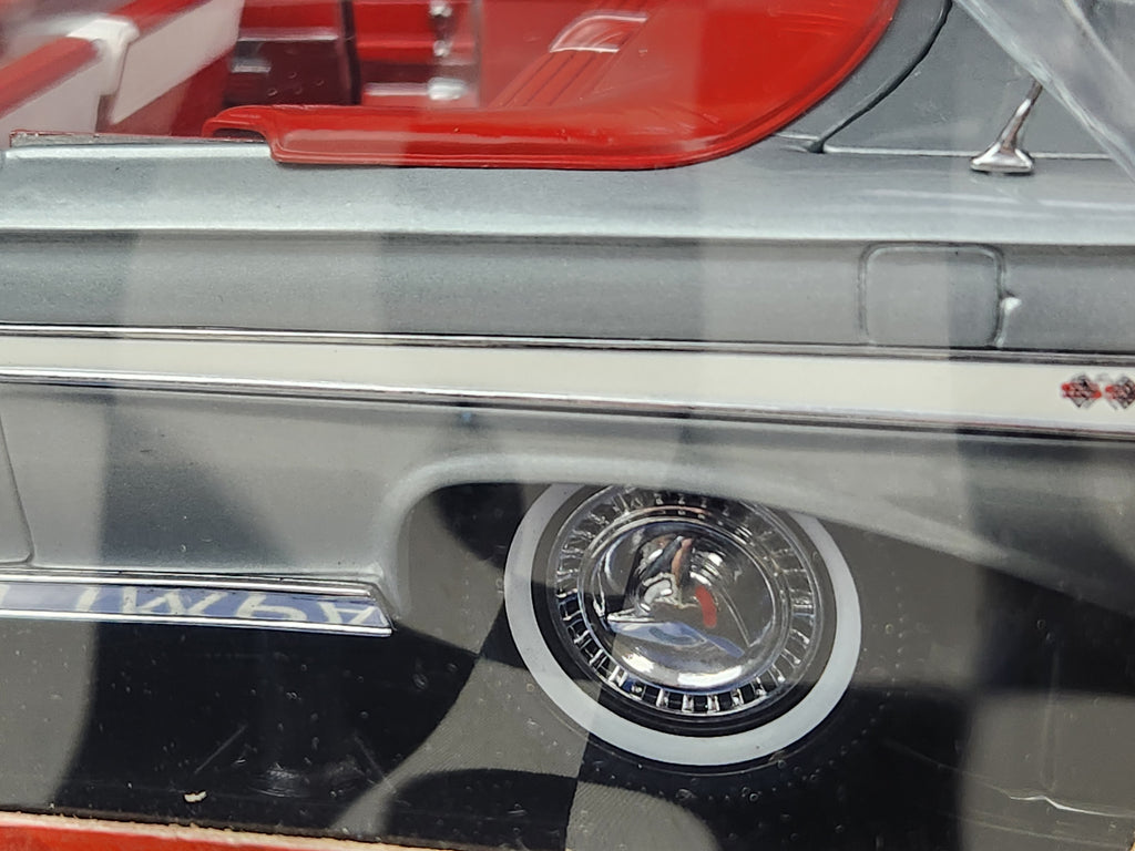 Sun Star 1:18 1961 Chevrolet Impala SS 409 Convertible