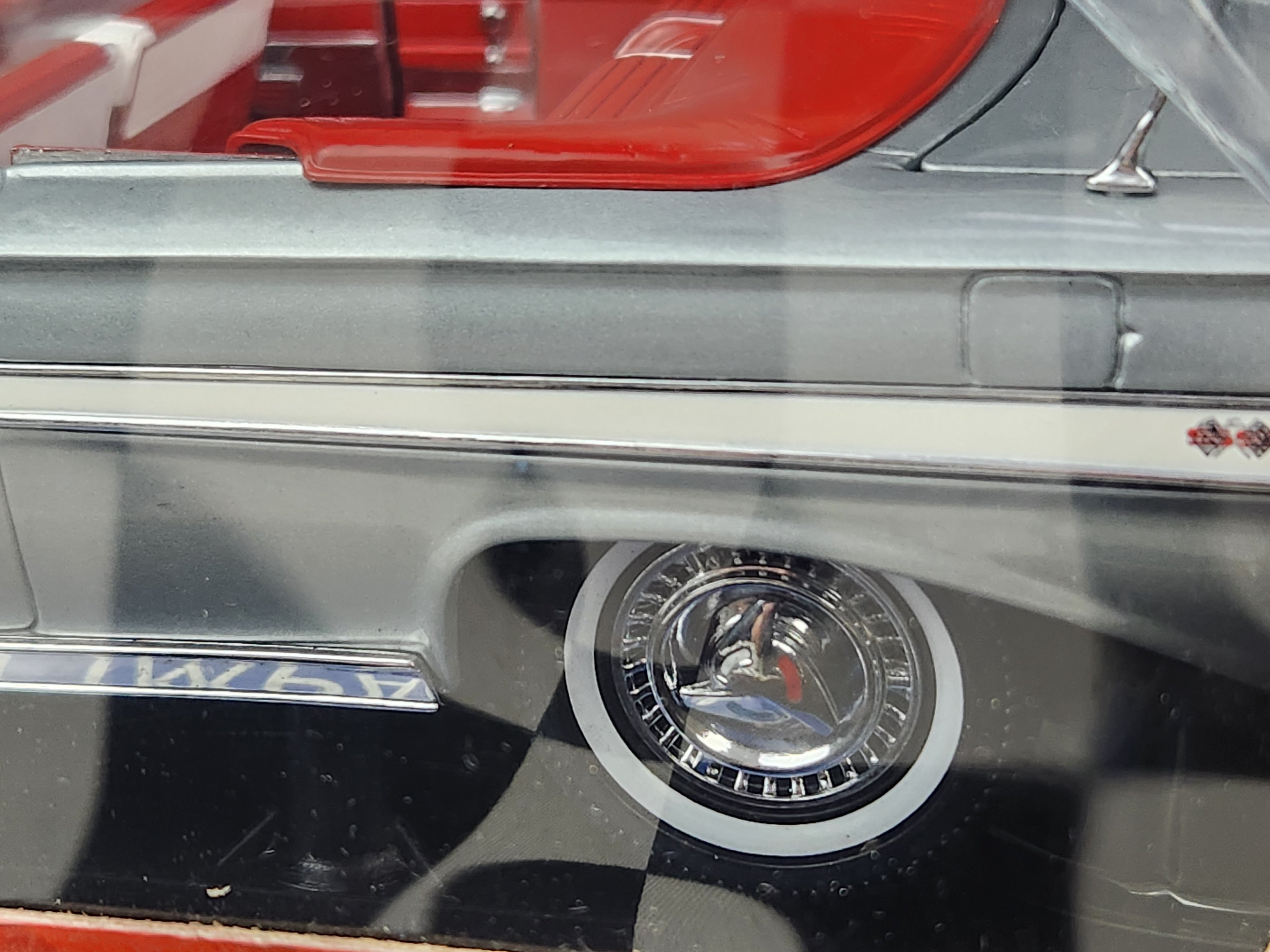 Sun Star 1:18 1961 Chevrolet Impala SS 409 Convertible