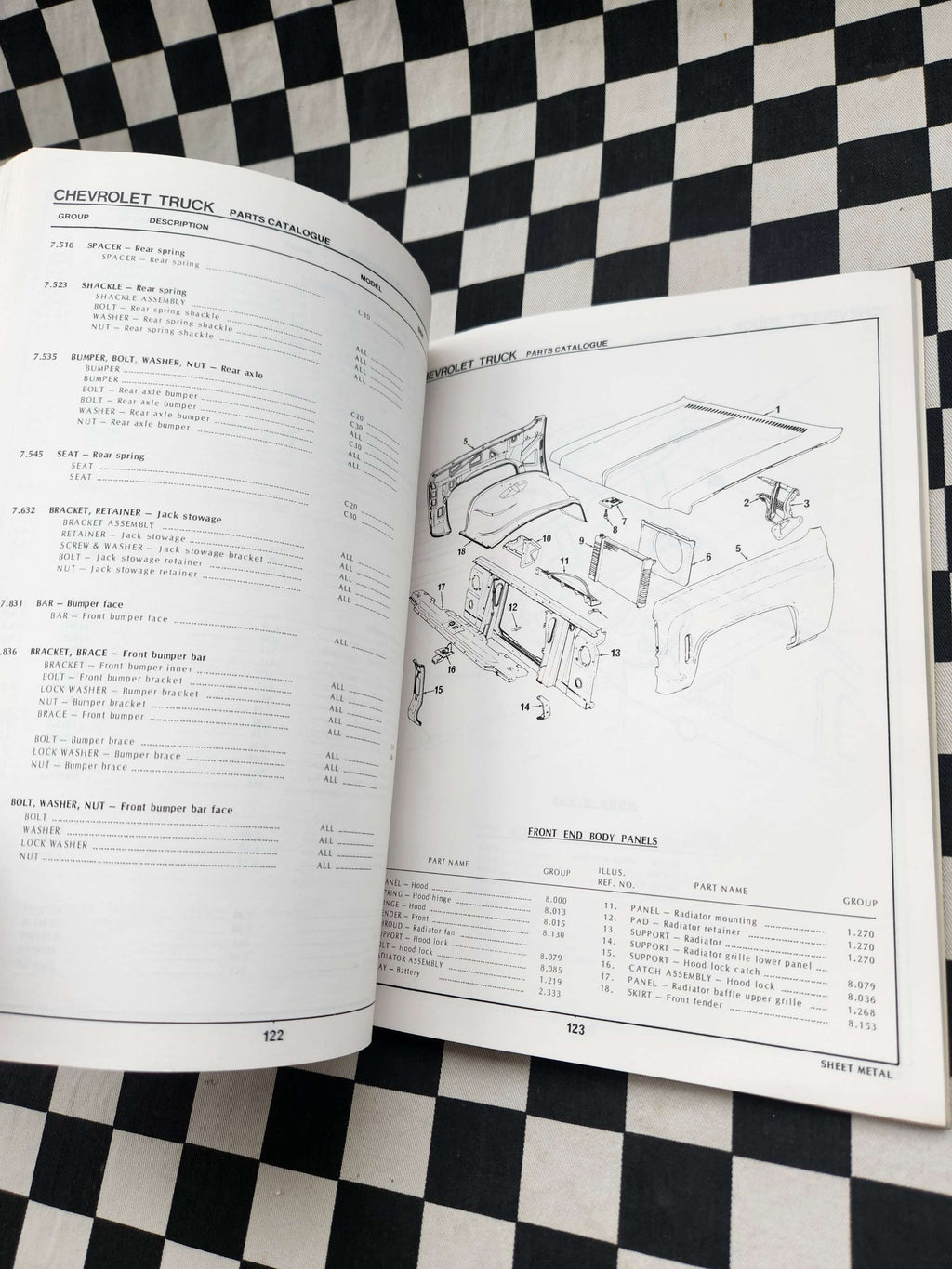 Chevrolet 1975 C20 / C30 Light Duty Truck Factory Parts Catalogue