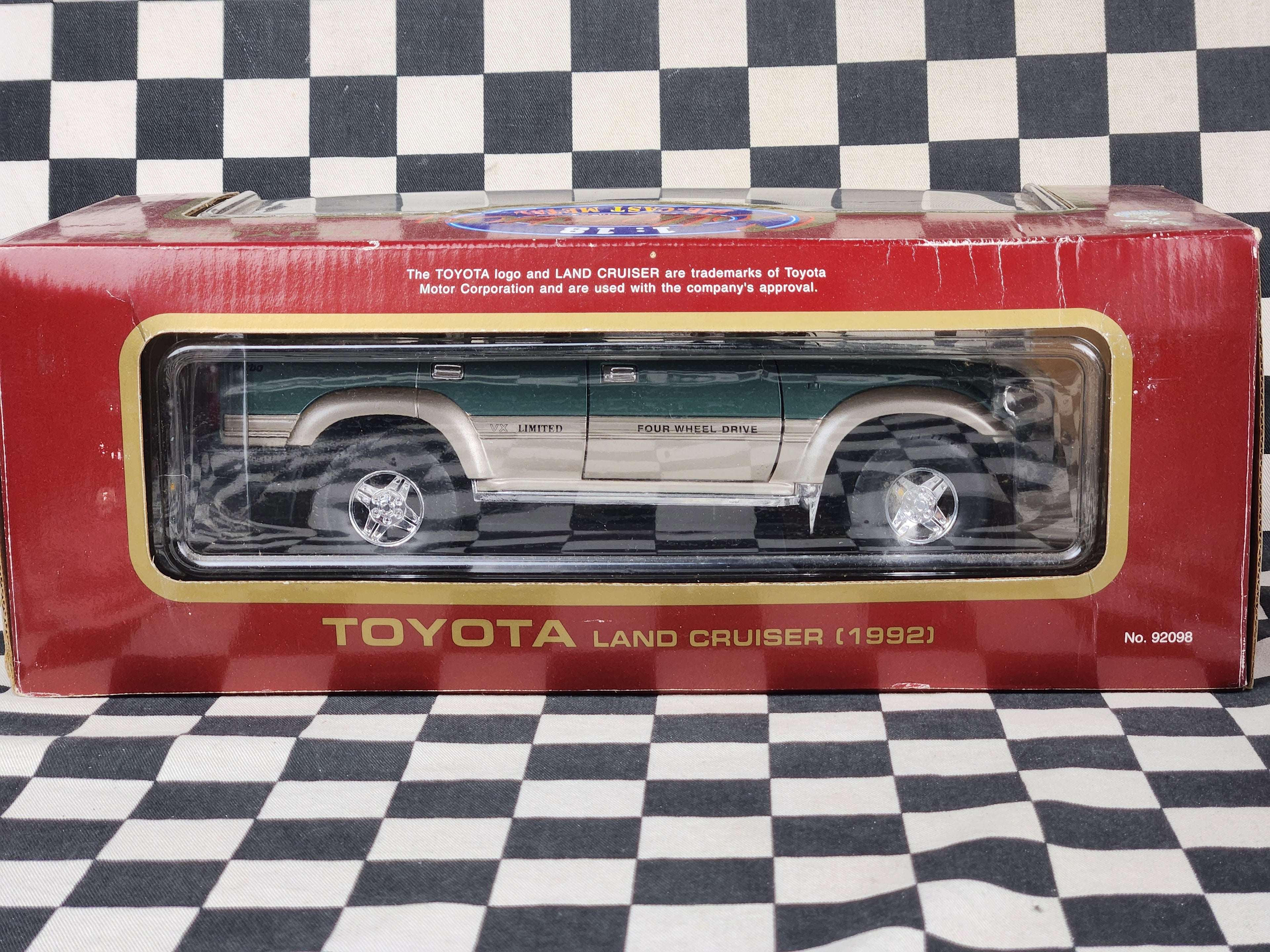 Road Legends 1:18 1992 Toyota Land Cruiser 80 Series