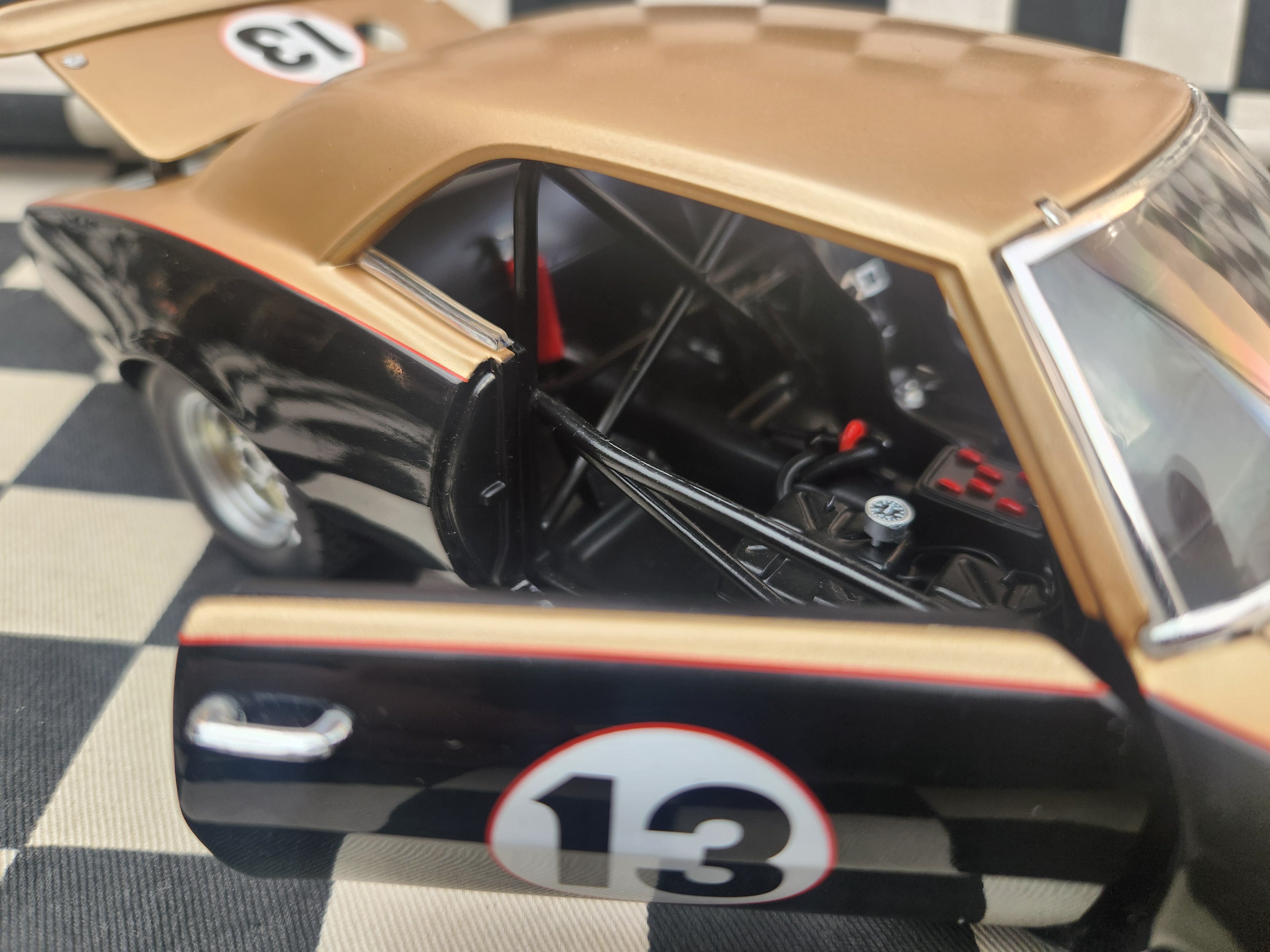 Gmp 1/18 1968 Smokey Yunik Camaro