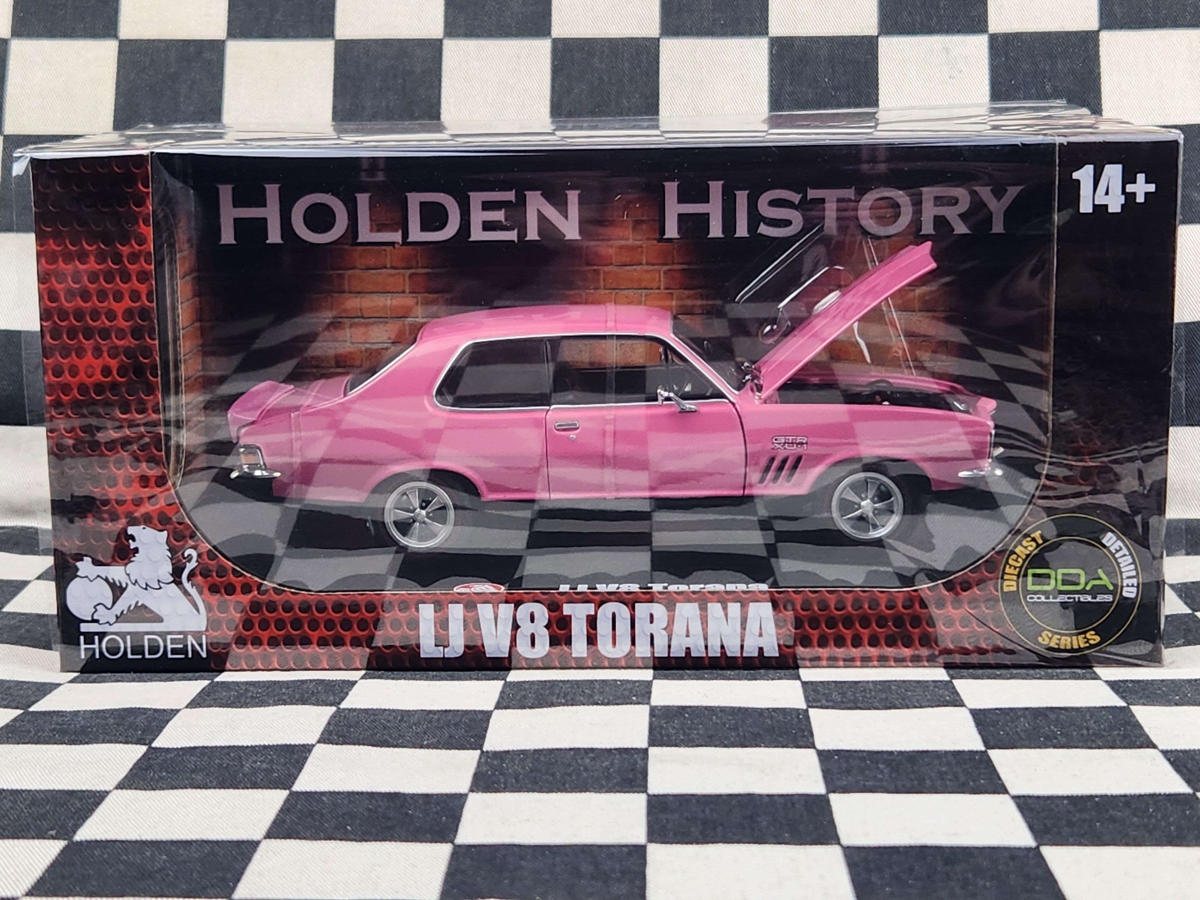 DDA Collectibles 1:24 Holden LJ Torana V8 Strike Me Pink Detailed Seri ...