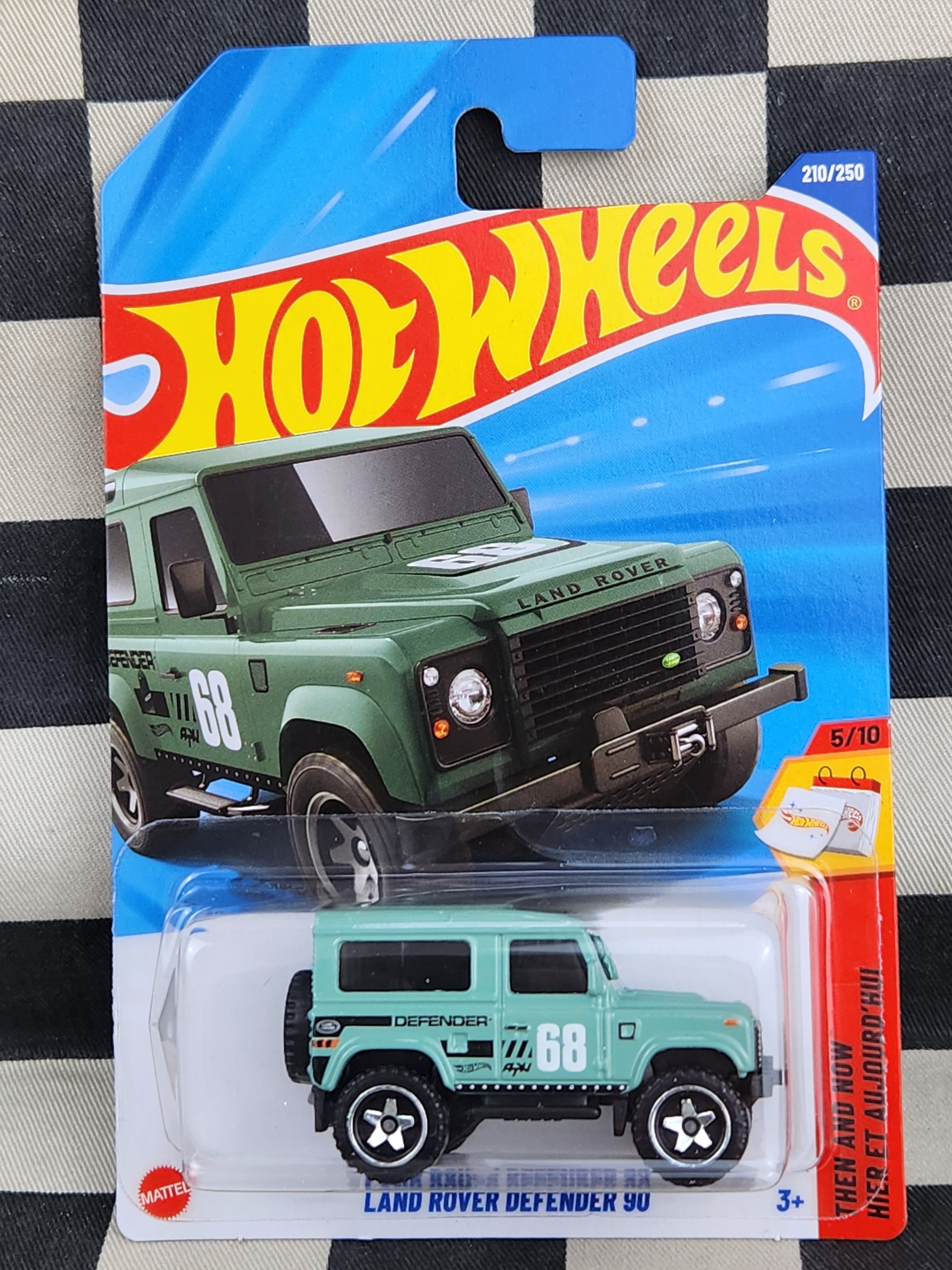 Hot Wheels 2025 Then & Now Land Rover Defender 90 Green