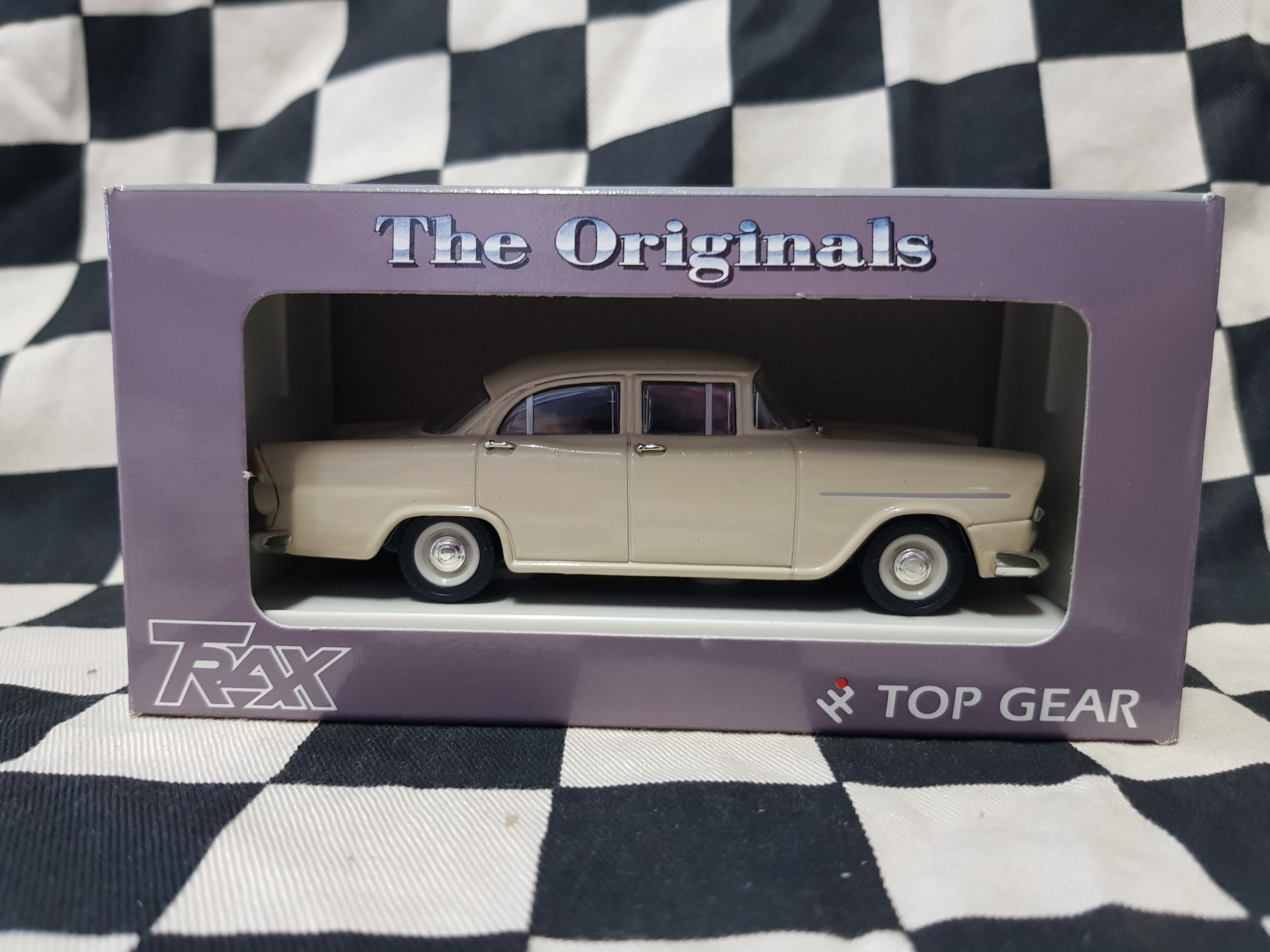 Trax 1/43 Fb Holden Sedan Cream TR20b