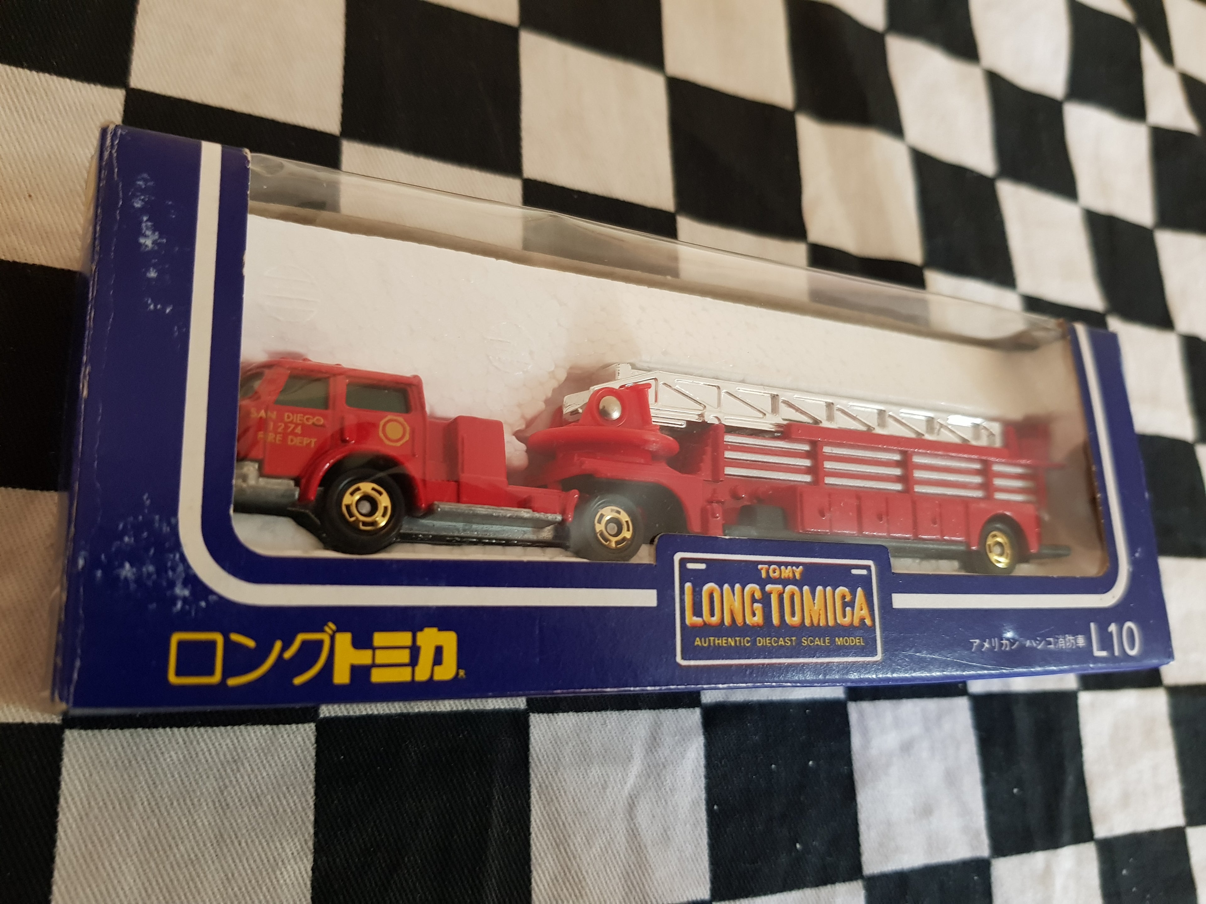 Long Tomica L10 American Lafrance Fire Special Fire Engine Red