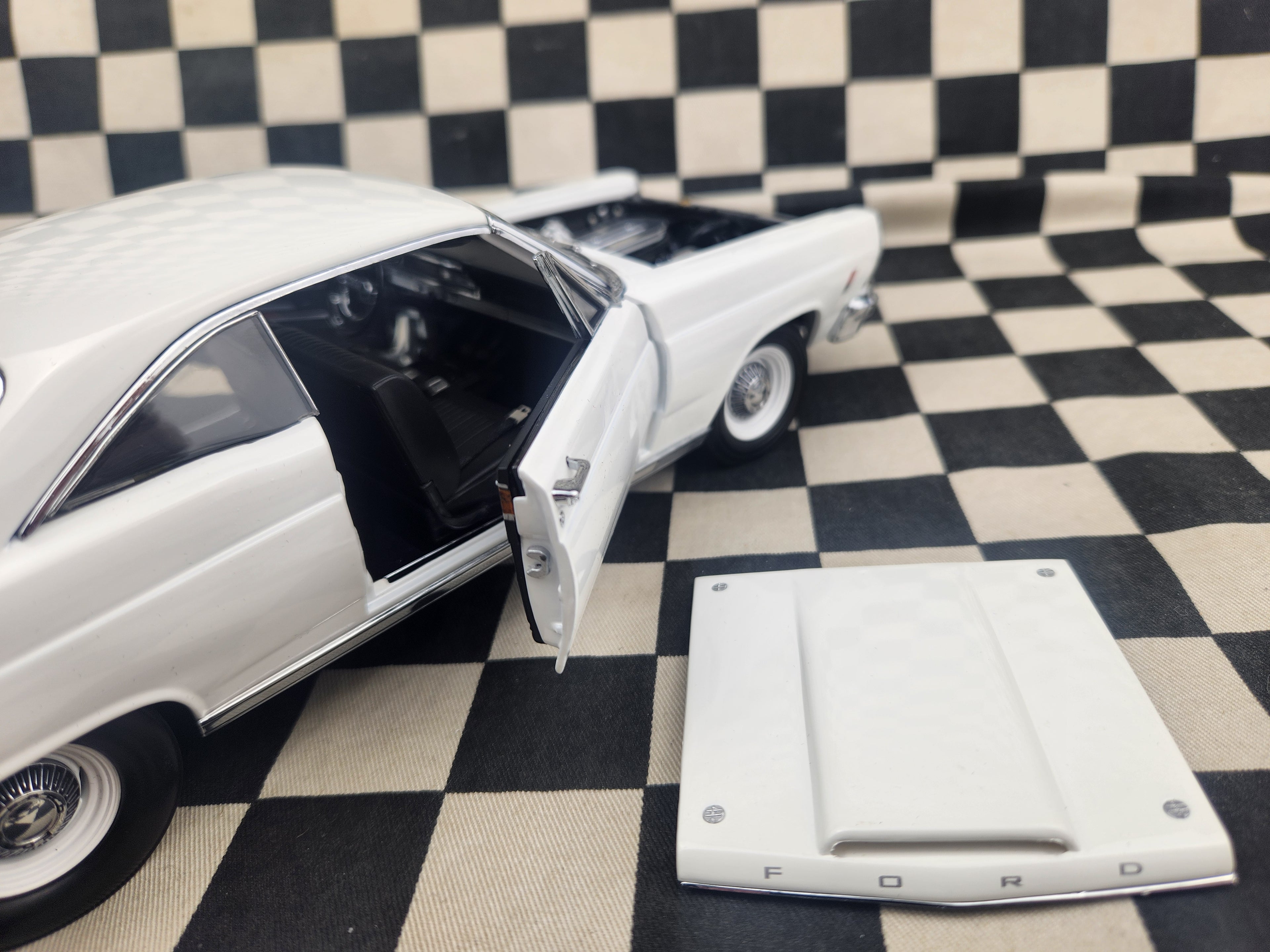 Gmp 1/18 1966 Ford Fairlane 500 427 White