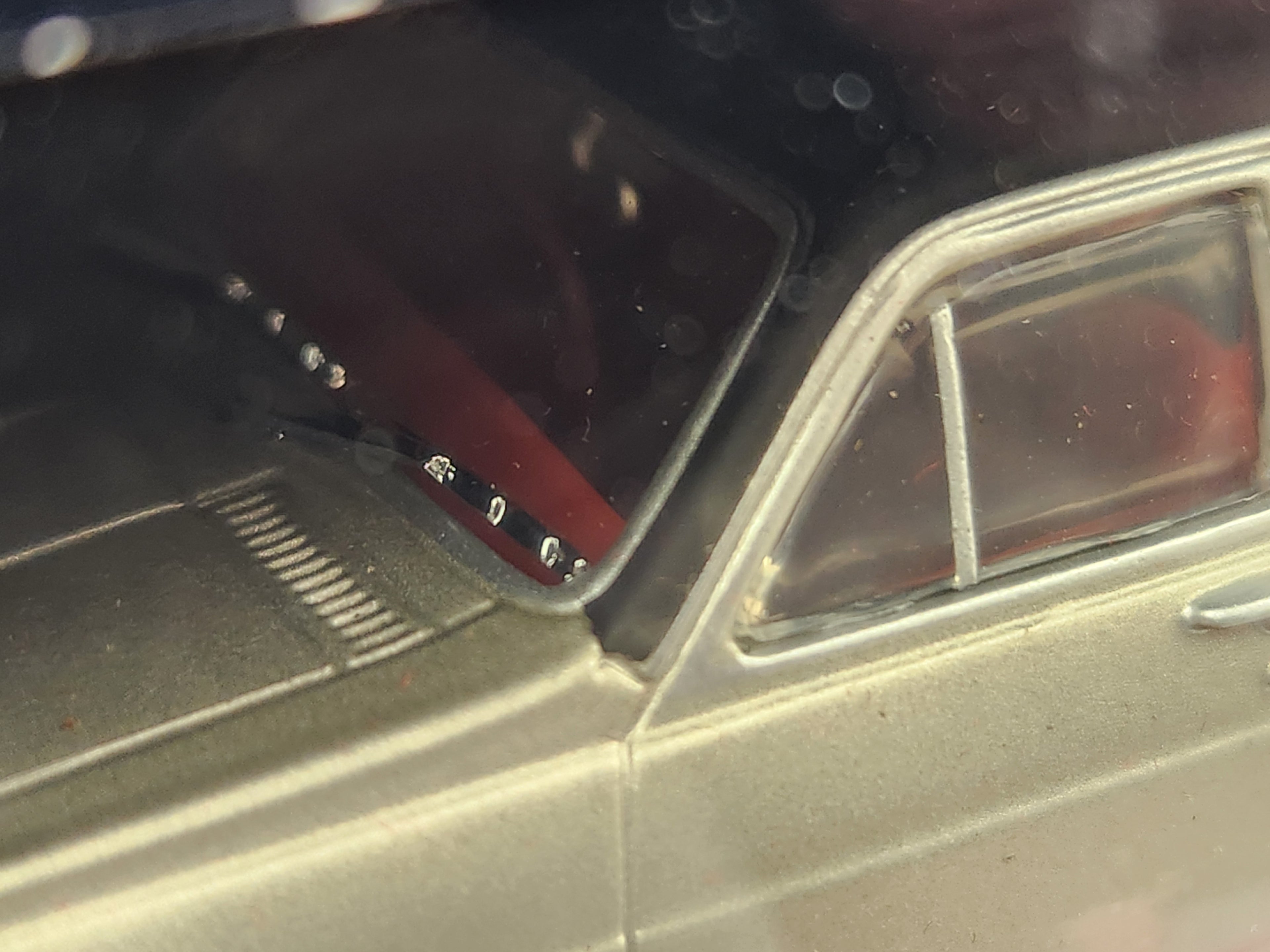 Trax 1:43 Holden HR Premier Silver Mink Red Interior TR32C