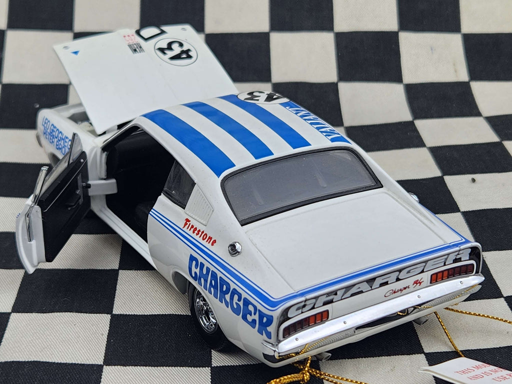 Trax 1/24 Superscale Valiant R/T E38 Charger Bathurst 1971 Leo Geoghegan